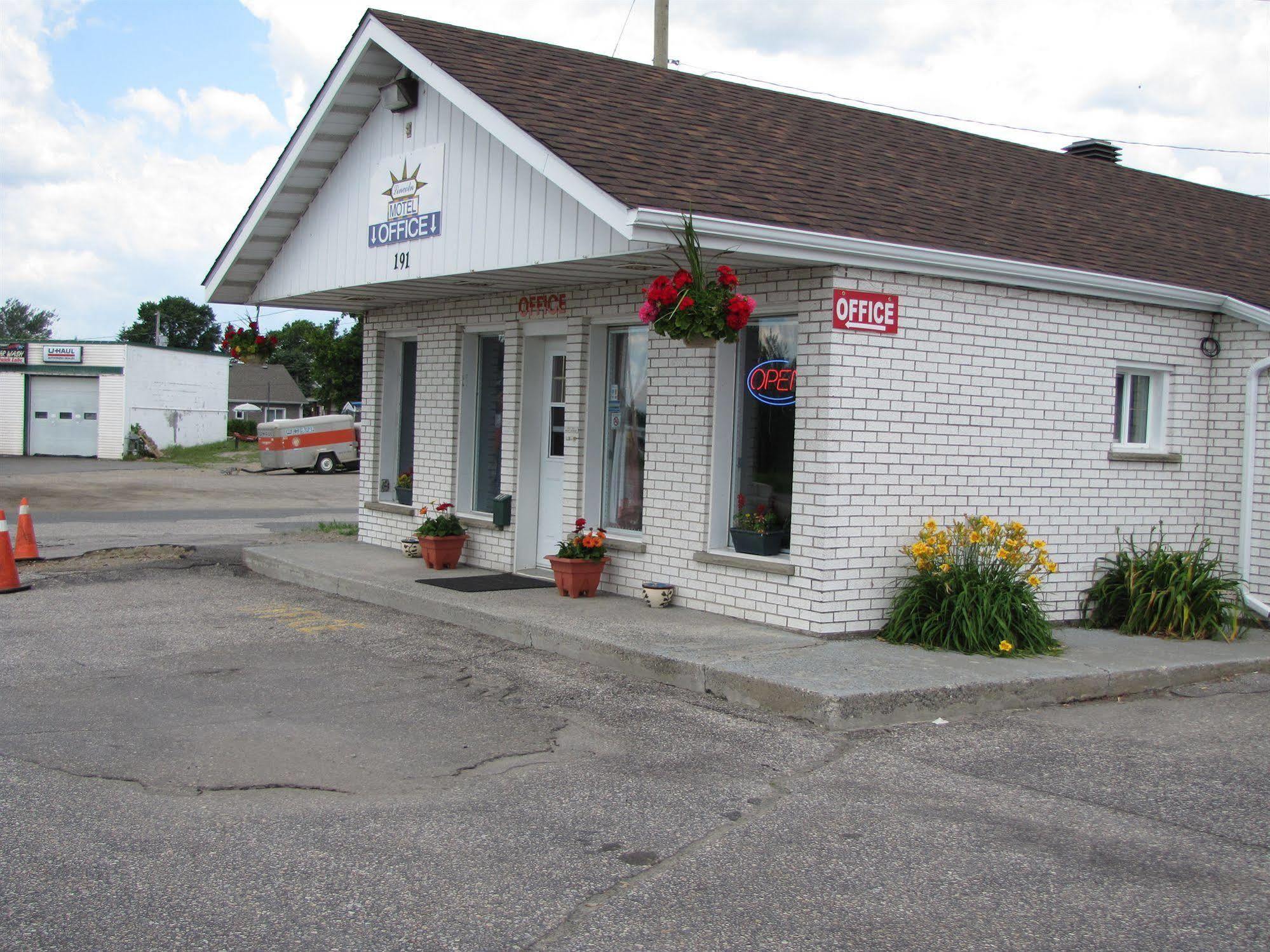 Lincoln Motel Sturgeon Falls Zewnętrze zdjęcie