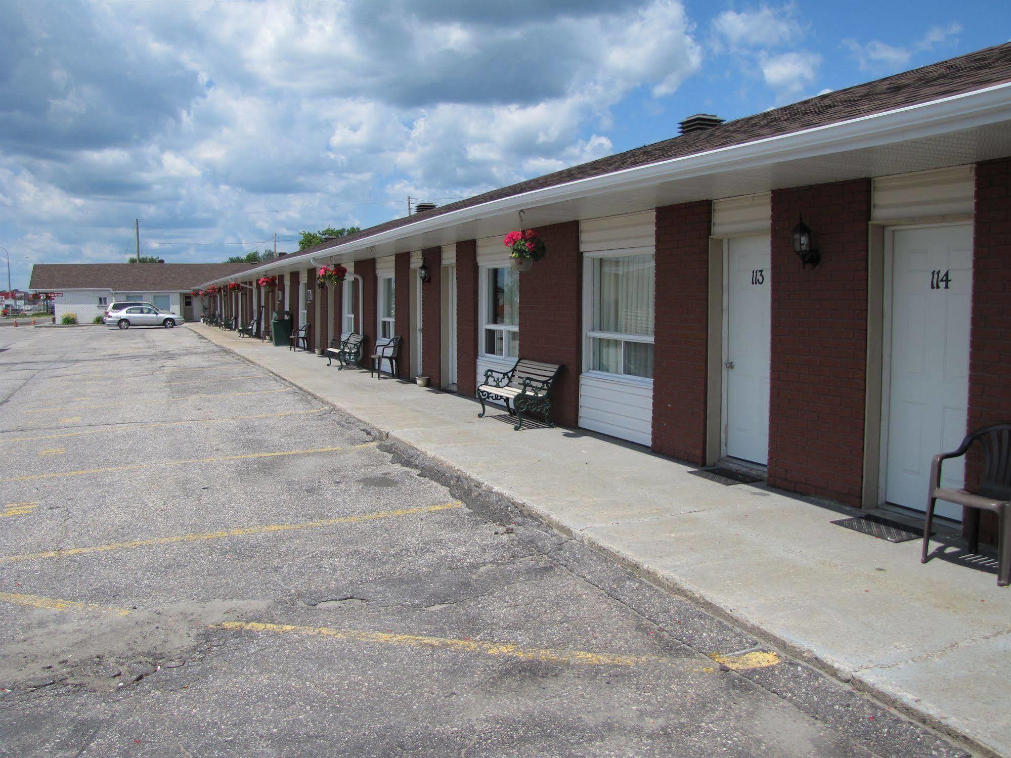 Lincoln Motel Sturgeon Falls Zewnętrze zdjęcie