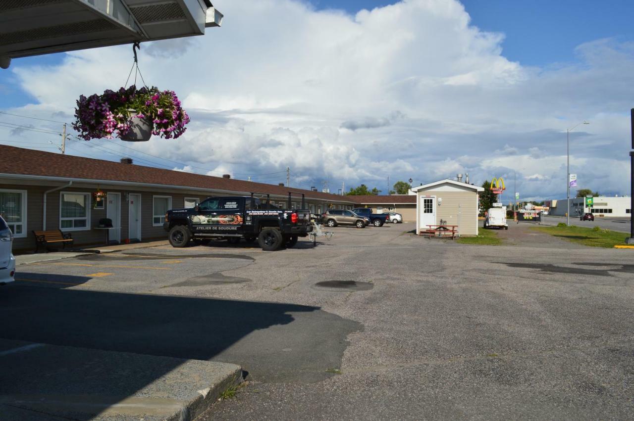 Lincoln Motel Sturgeon Falls Zewnętrze zdjęcie